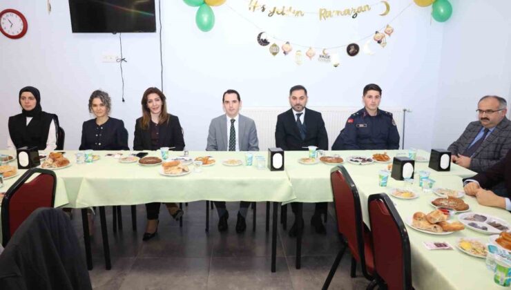 Gördes Huzurevi sakinleri iftar sofrasında buluştu