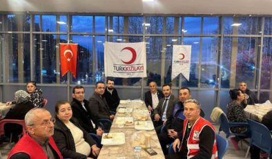 Kaymakam Dalak kurum amirleriyle Kızılay’ın iftarında vatandaşlarla buluştu