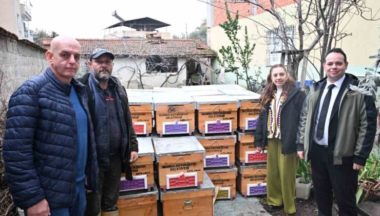Kovanları sele kapılan Salihlili arıcıya, büyükşehirden destek
