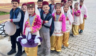 Küçük davulcular mahalleyi şenlendirdi