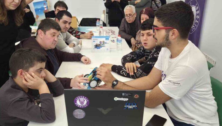 Manisa’da otizmli öğrenciler kendi robotlarını kodladı