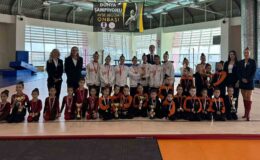 Minik cimnastikçilerden Özay Gönlüm’e vefa