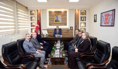 Rektör Kibar Sarıgöl’de temaslarda bulundu