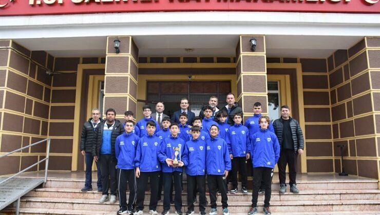 Salihli Kaymakamı Güldoğan, şampiyonları ağırladı