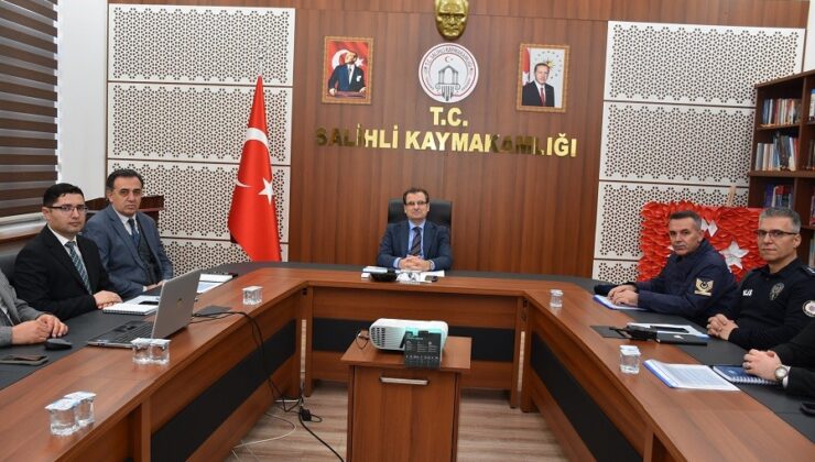 Salihli’de metruk binalar masaya yatırıldı