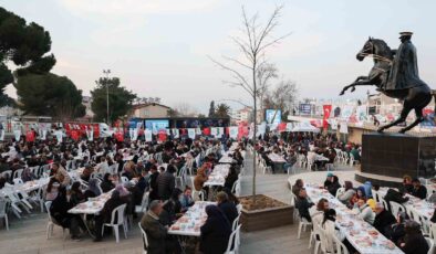 Alaşehir’de yüzlerce kişi iftarda buluştu