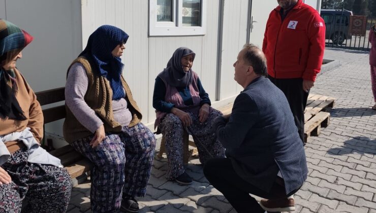 Gördesli öğrencilerden depremzede ailelere Ramazan desteği