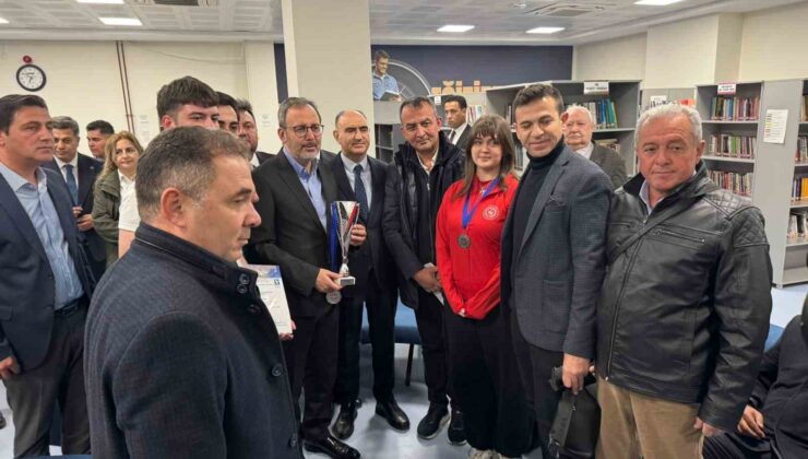 Kasapoğlu ve Özkan’dan Alaşehirli öğrencilere tebrik