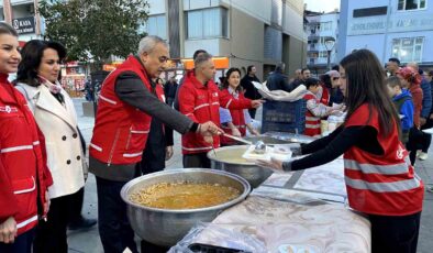 Kızılay’ın iftar çadırı Alaşehir’de dayanışmanın simgesi oldu