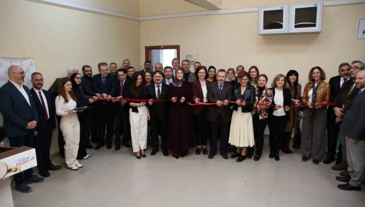 MCBÜSEM’de yeni bilgisayar laboratuvarı hizmete açıldı