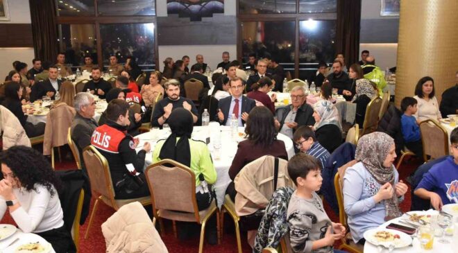 Salihli İlçe Emniyet, şehit aileleri ve gazileri iftar sofrasında ağırladı