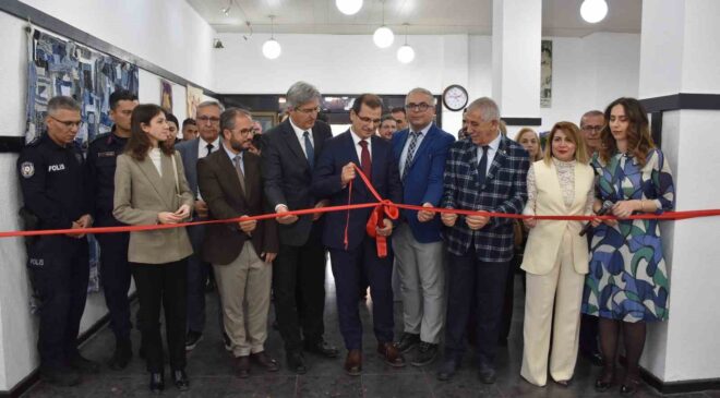 Salihli’de 8 Mart’a özel Uluslararası Jürili Karma Sergi açıldı