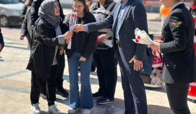 Salihli’de kadına yönelik şiddete karşı bilgilendirme stantları kuruldu