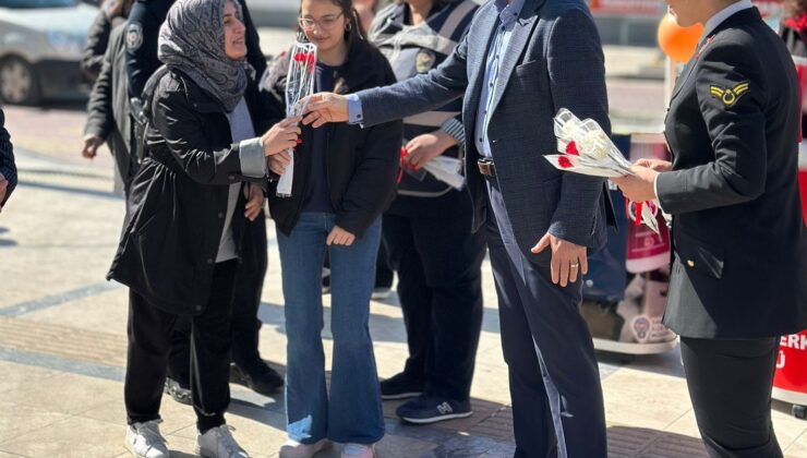 Salihli’de kadına yönelik şiddete karşı bilgilendirme stantları kuruldu