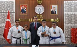 Salihli’nin karate yıldızları Türkiye dereceleriyle gururlandırdı