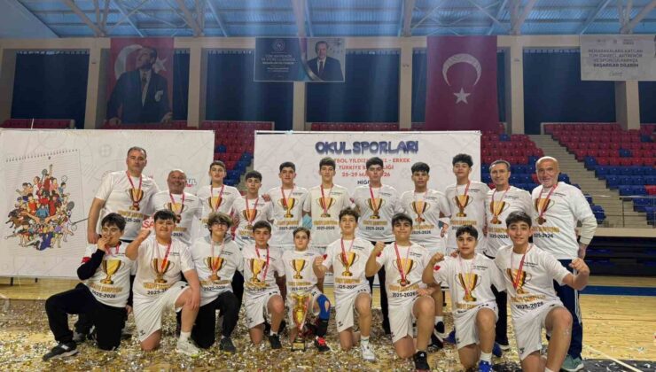 Salihli’nin yıldızları Hentbol’de Türkiye şampiyonu