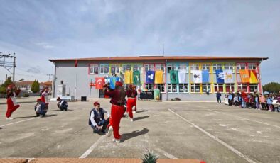 Sarıgöl’de 400 fıstık çamı toprakla buluştu