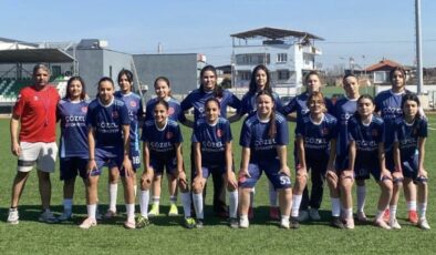 Saruhanlı’da kız futbol takımı kuruldu