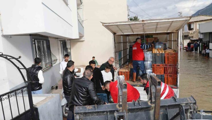 Şehzadeler Belediyesi’nden Akpınar’da mahsur kalan vatandaşlara destek