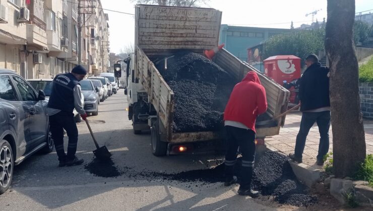 Şehzadeler’de bozulan yollar onarılıyor
