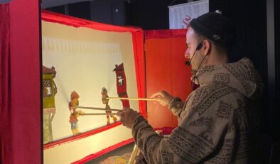 Selendi’de minikler Hacivat-Karagöz ile buluştu