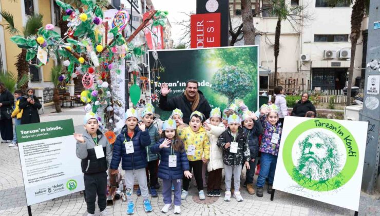 Topladıkları çöplerden atık ağacı yaptılar