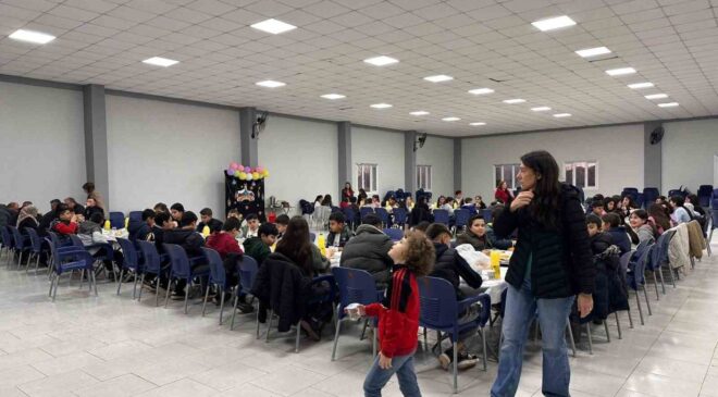 Tüm okul iftar sofrasında buluştu