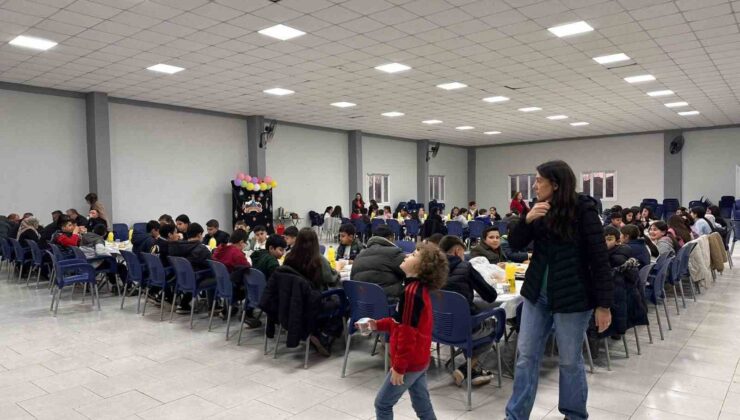 Tüm okul iftar sofrasında buluştu