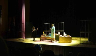 Turgutlu’da ‘Aşk-ı Müebbet’ oyununa büyük ilgi