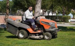 Yunusemre’den parklara bahar temizliği