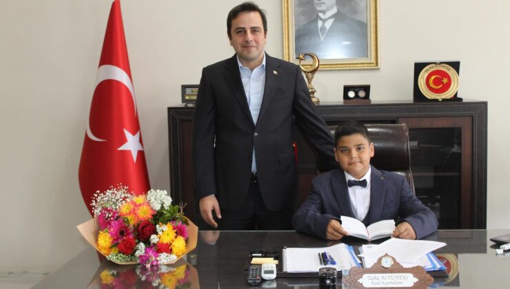 23 Nisan’da çocuklar protokol koltuklarına oturdu