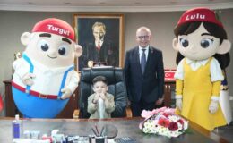 Başkan Çetin Akın koltuğunu minik başkana emanet etti