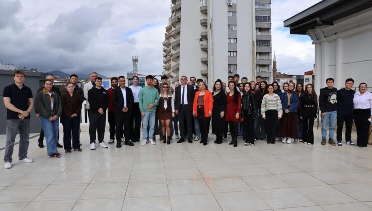 Başkan Şimşek, YKS’ye hazırlanan gençlerle kahvaltıda buluştu