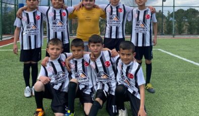 Birleştirilmiş sınıf takımı zirveye koşuyor