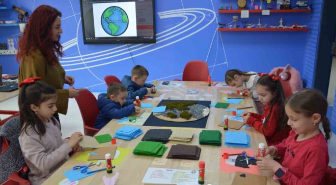 Demirci’de çocuklar bayramı bilimle kutladı