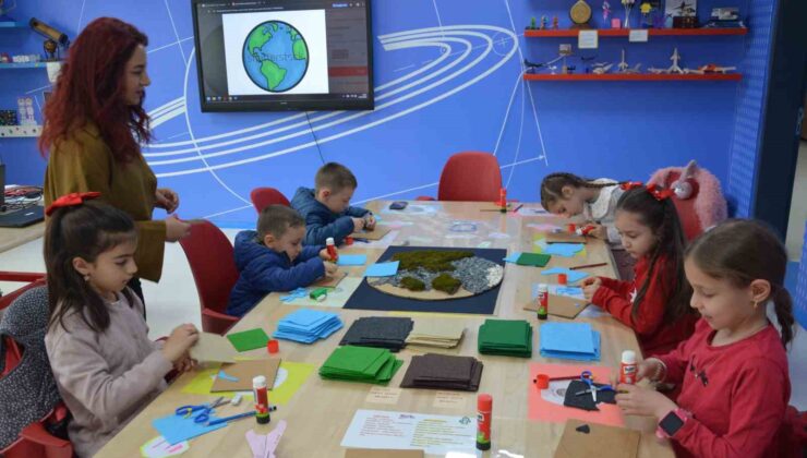 Demirci’de çocuklar bayramı bilimle kutladı