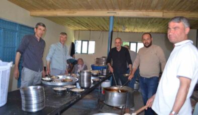 Gördes’te geleneksel köy hayrına yoğun katılım