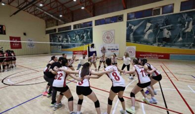 Manisa’da Yıldız Kızlar Voleybol İl Şampiyonu Değerli Zamanlar Spor Kulübü oldu