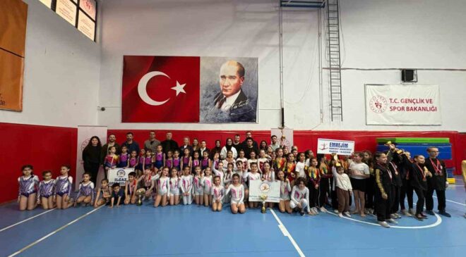 Minik cimnastikçilerden 23 Nisan için Alaşehir’de yarıştı