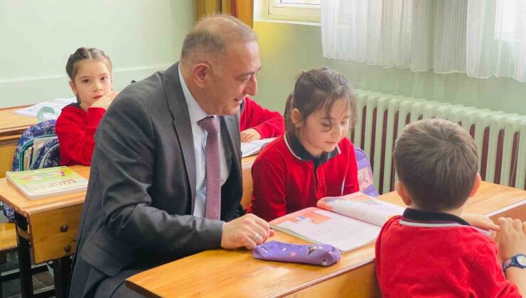 Minik öğrencinin mektubu kaymakam Cantürk’ü sınıfa getirdi