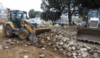 Turgutlu Belediyesi Fen İşleri ekiplerinden eş zamanlı çalışma
