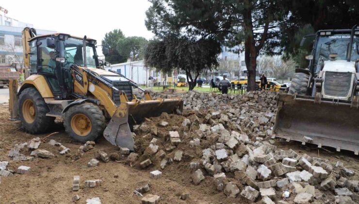Turgutlu Belediyesi Fen İşleri ekiplerinden eş zamanlı çalışma