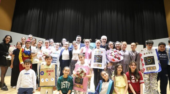 Turgutlu’da minik oyuncular büyüledi