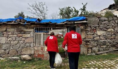 Türk Kızılay Manisa, 3 mahallede gıda kolisi dağıttı