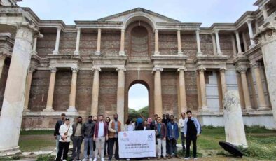 Uluslararası öğrenciler Sardes’te tarihle buluştu