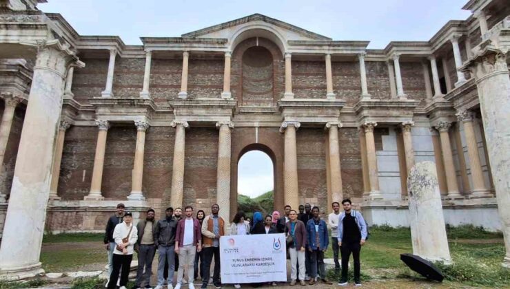 Uluslararası öğrenciler Sardes’te tarihle buluştu
