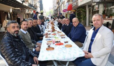 Yenilenen Sevgi Yolu esnafından Başkan Şimşek’e kahvaltılı teşekkür
