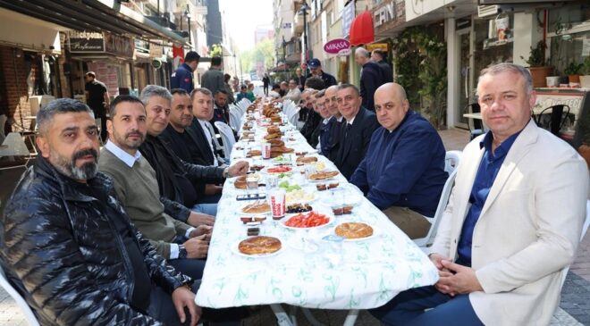 Yenilenen Sevgi Yolu esnafından Başkan Şimşek’e kahvaltılı teşekkür