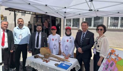 Bilime açılan kapı Akşemseddin Ortaokulu’nda aralandı