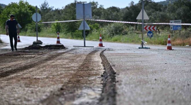 Büyüksümbüller-Ortaköy yolunda sıcak asfalt mesaisi